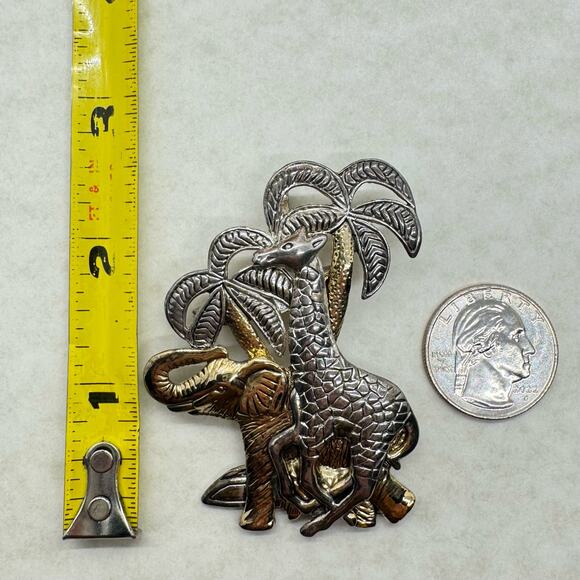 Vintage MJ Brooch Pendant Elephant Giraffe Palm Trees Gold Silver Tone Signed - Picture 10 of 10
